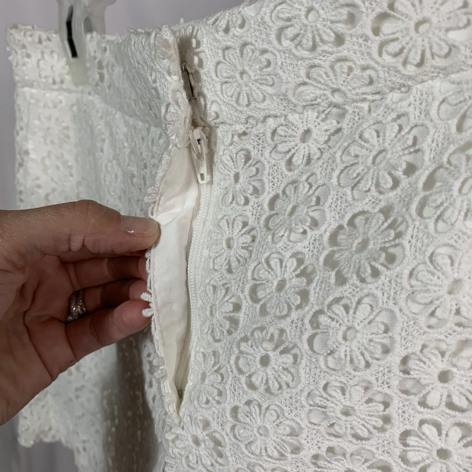 JOE FRESH 白色象牙色孔眼蕾丝短裤 4 — 第 4/4 张图片