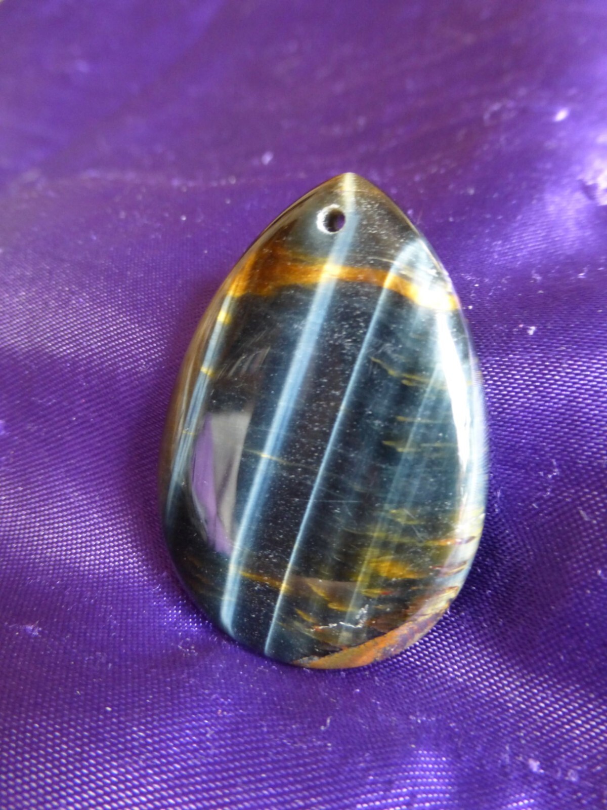 Pendentif larme en oeil de tigre N° 2237, idéal pour sublimer une tenue bohème chic
