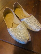 Handmade in India Embroidered Golden Punjabi Jutti Flats, Real Leather - size 9