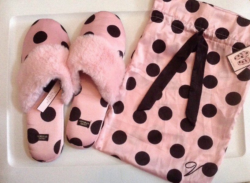 Zapatillas Victoria's Secret House talla L (9-10) rosa y negro a lunares bolsa de transporte