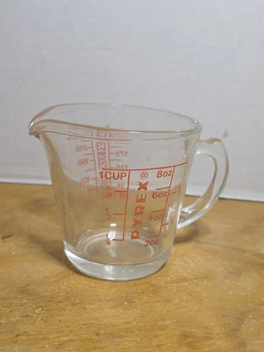 Vintage Pyrex Measuring Cup 508  1 Cup 8oz Red Lettering Closed D Handle