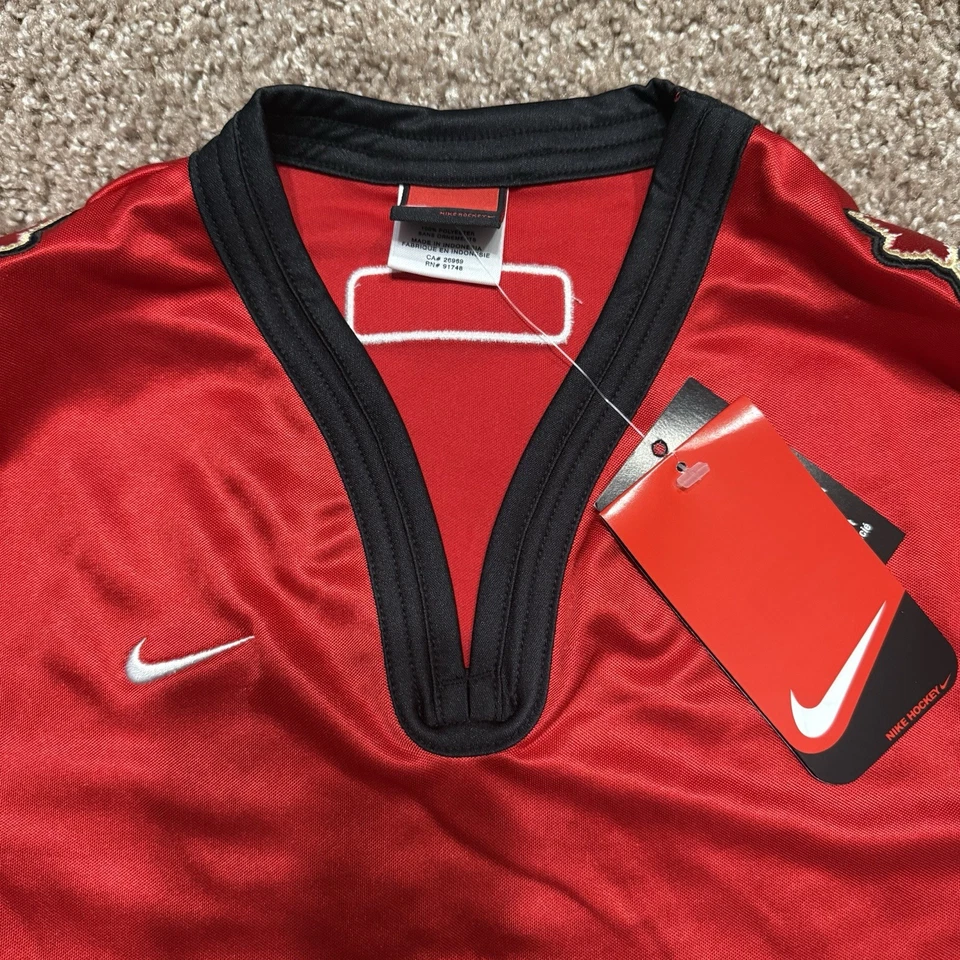 Camiseta roja local de hockey del equipo Nike Canadá IIHF olímpica talla mediana nueva con etiquetas Foto 3 de 4