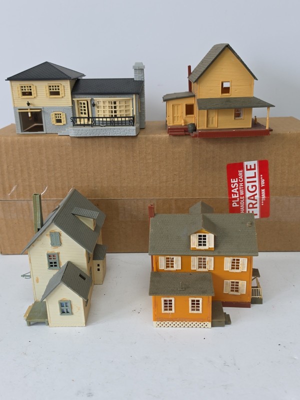 HO Scale Building Lot (4) Assortment As Pictured. Built Missing Parts. 