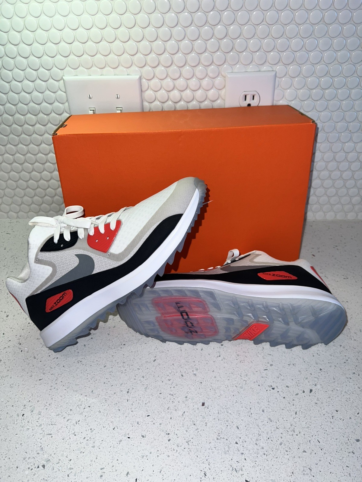 Men&rsquo;s Size 10.5 Infrared/cool White