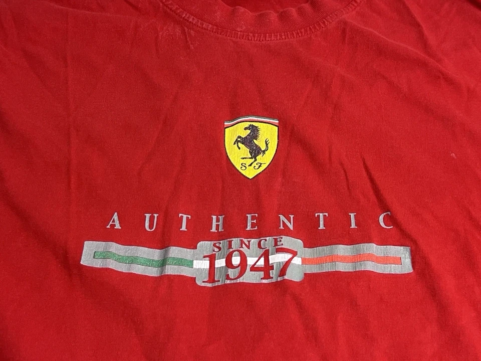 Винтажная аутентичная футболка Y2K Ferrari размер L выцветшая на красном солнце экзотическая автомобильная графическая футболка - Изображение 3 из 4