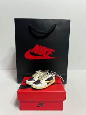 3D Sneaker Keychain Inspired Travis Scott x Nike Mocha Low Dunks 02 