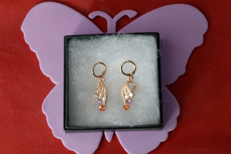 Lindos brincos pendurados de topázio folheados a ouro amarelo na caixa de presente - Imagem 2 de 4