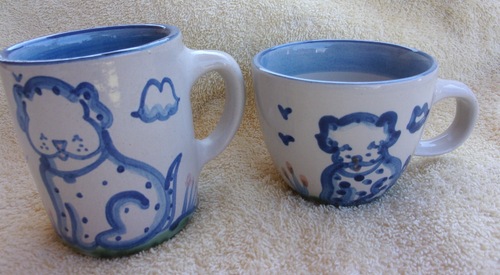 VINTAGE M.A. HADLEY POTTERY USA - 2 HAND PAINTED SPOT DOG MUG & CUP "THE END" GU - Picture 2 of 8