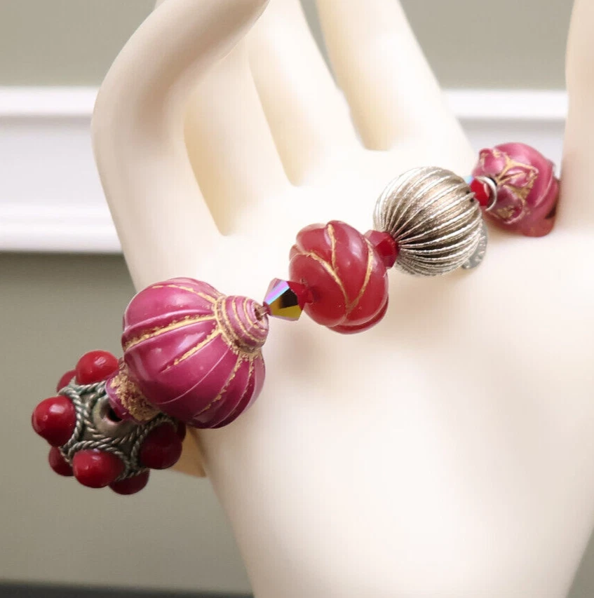 Pulsera Tarina Tarantino racimos de cabujón rojo con tulipanes rosas gran cuenta de piedra Foto 4 de 4