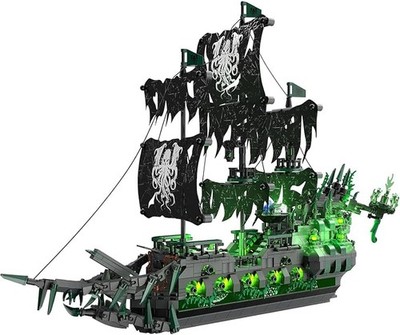 Ghost Ship Flying Dutchman Building Blocks Set for Adults (1100 Pieces)