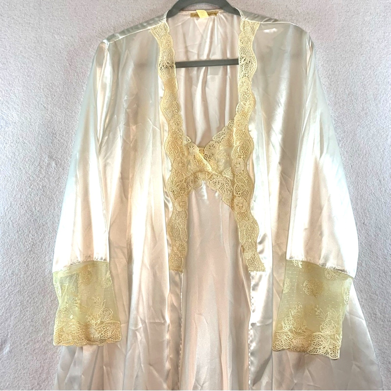 Flora Nikrooz Satin Lace Robe Chemise Slip 2pc Set Ivory Cream Bridal Lingerie  