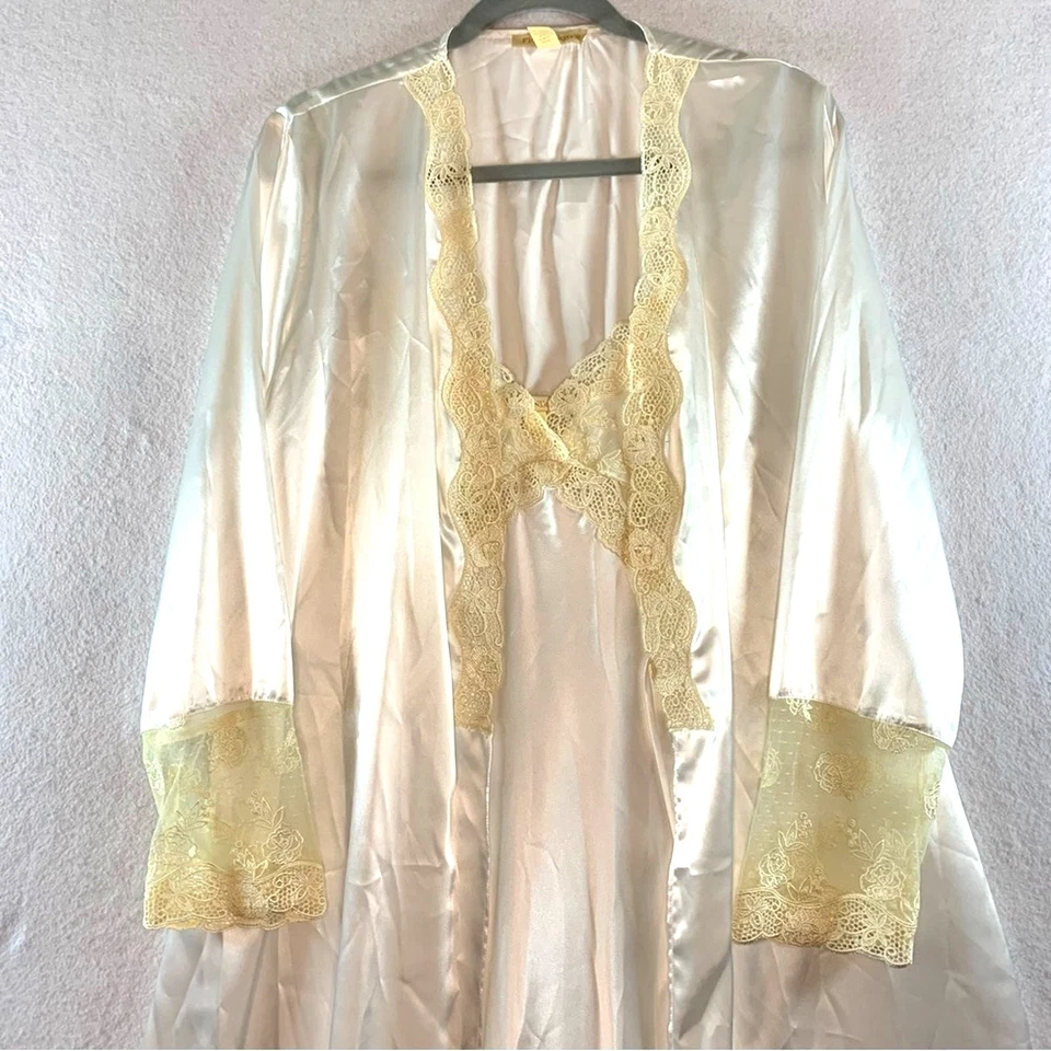 Flora Nikrooz Satin Lace Robe Chemise Slip 2pc Set Ivory Cream Bridal Lingerie - Image 2 of 4