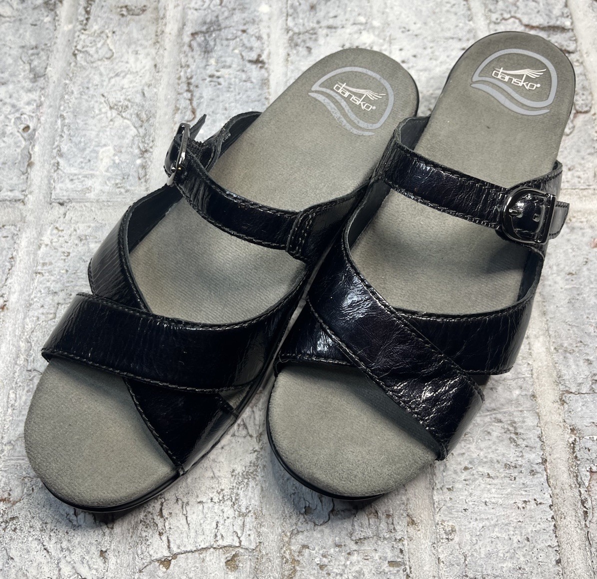 Dansko Sandal Womens 38/7 Black Strappy Buckle Slide Wedge Heels Patent Leather