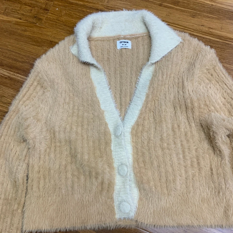 Cárdigan de punto difuso de algodón para mujer talla mediana suéter recortado con cuello botón Foto 2 de 4