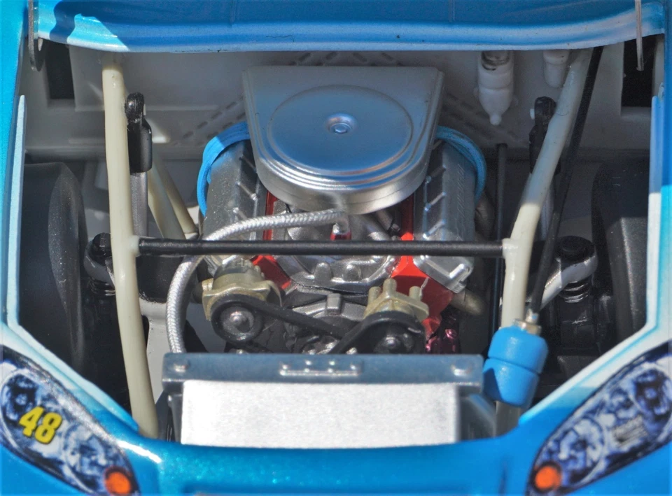 1/24 Jimmie Johnson #48 Lowe's SeaWorld 2006 NASCAR Action Diecast Car - Shamu - Image 4 of 4