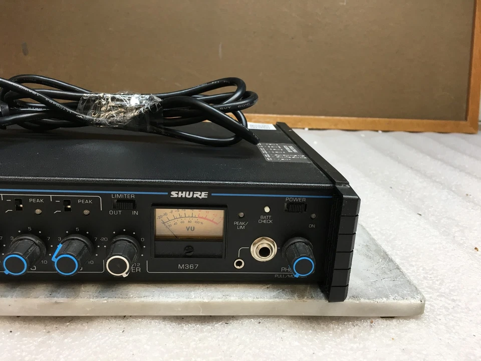 Mezclador de micrófono portátil de 6 canales Shure M367 (modelo M367) con cable de alimentación Foto 3 de 4