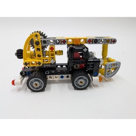 LEGO Technic Cherry Picker 42031 Construction Truck 2-in-1 Set 2015 Yellow Black