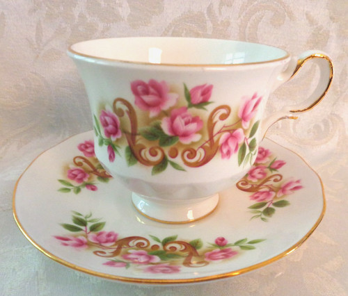 Queen Anne Patt. No. 850 5Pink Rose Pedestal BC Teacup & Saucer -  England