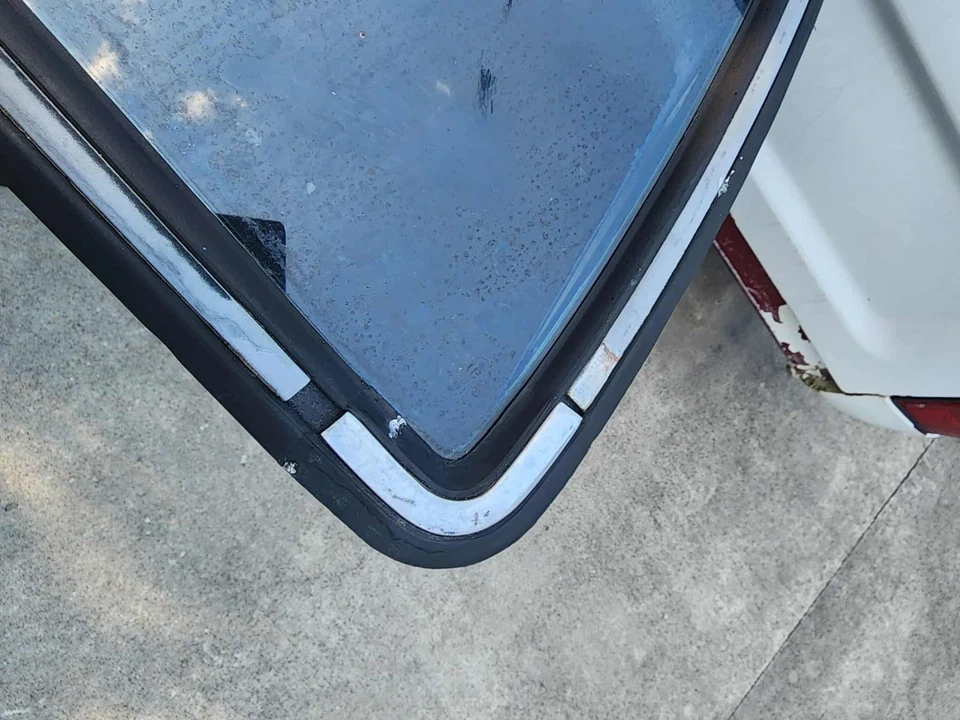 1986-1993 Mazda B2000 B2200 B2600I Extra-Cab 2/4WD OEM Rear Solid Back Glass - Image 3 of 4