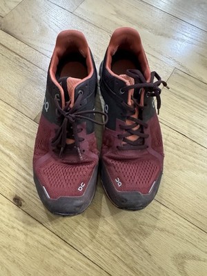Women s Onclouds Size 10 In color Ruby/Lava