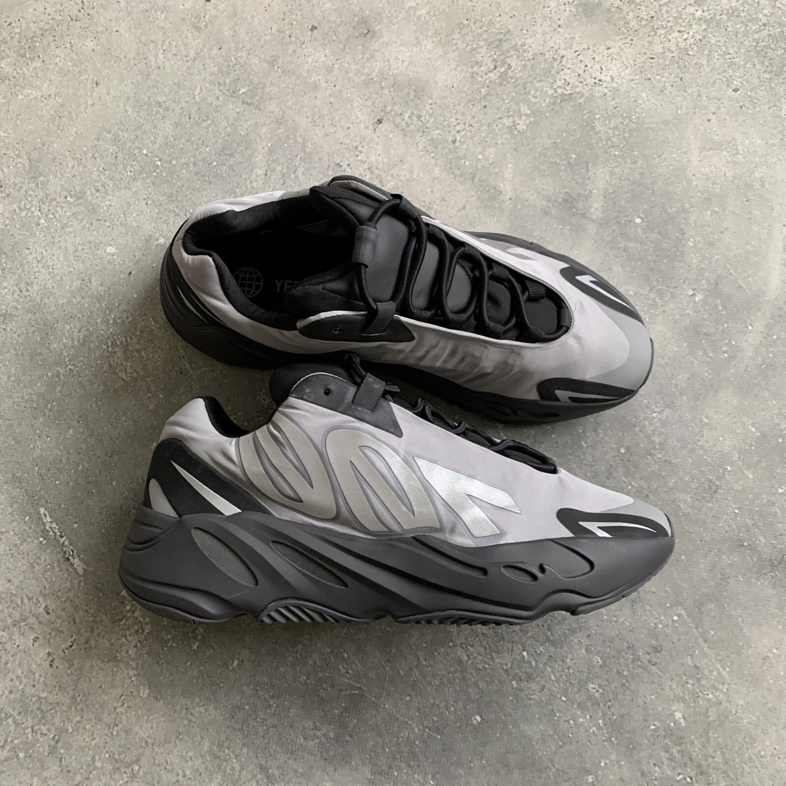 SNEAKERS ADIDAS YEEZY BOOST 700 MNVN METALLIZZATE TAGLIA US 11 1 2 UK 11 EU 46