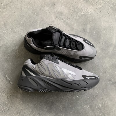 ADIDAS YEEZY BOOST 700 MNVN METALLIC SNEAKERS SIZE