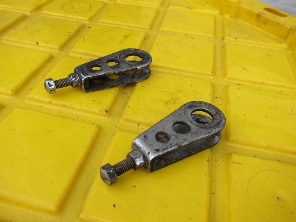 Suzuki GN400 T 1981 OEM basculante cadena tensor soportes de ajuste  Foto 2 de 4