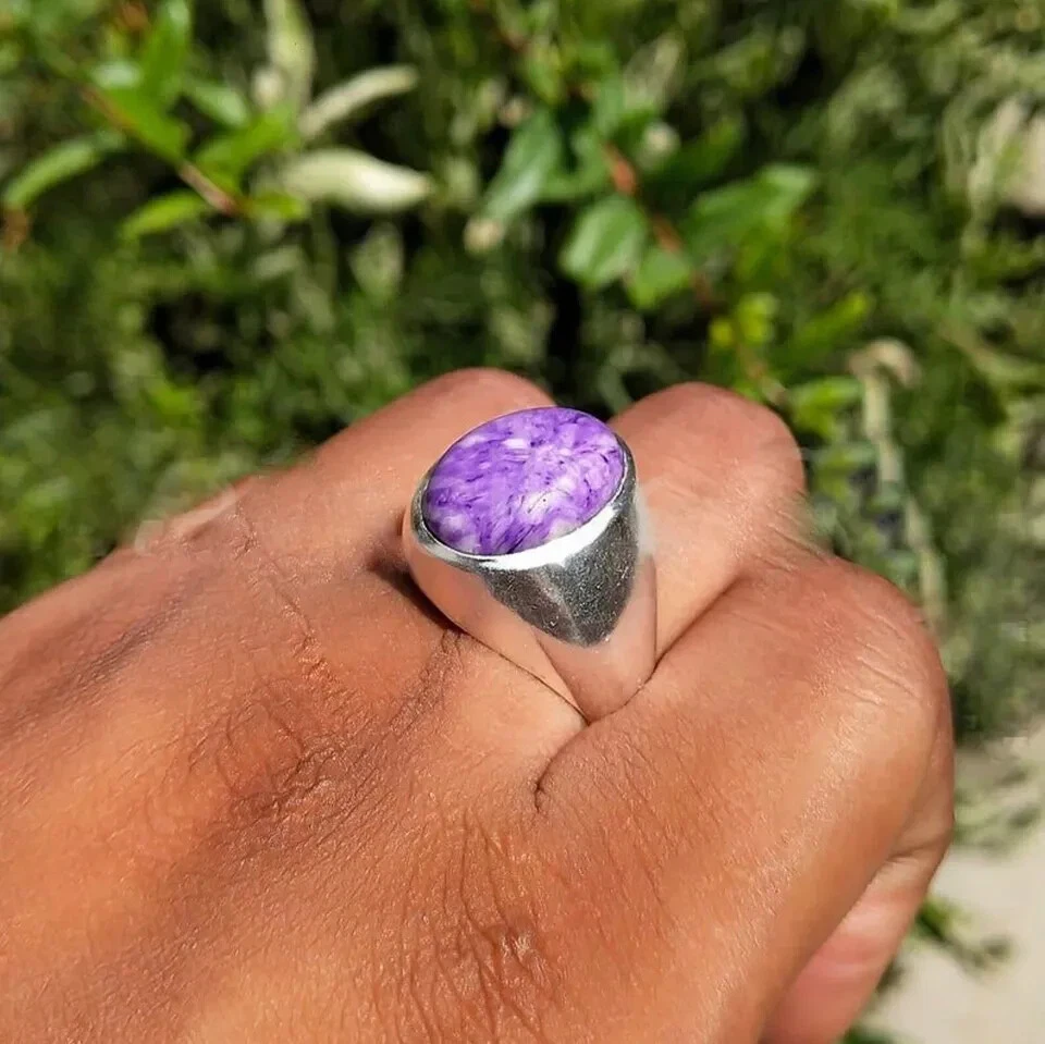 天然 Charoite 紫色 925 纯银椭圆形宝石戒指 G5 — 第 2/4 张图片