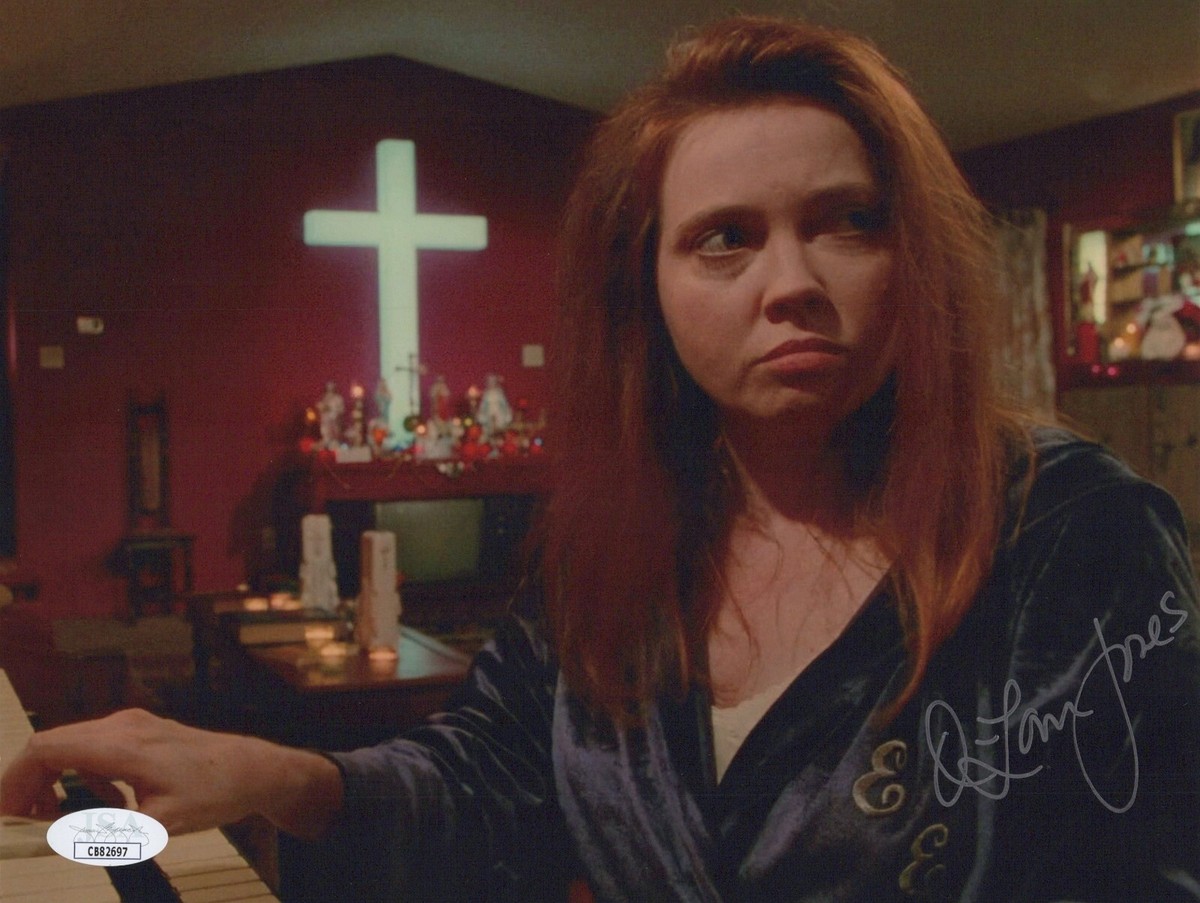 O-LAN JONES Signed EDWARD SCISSOR HANDS 8x10 Photo ESMERALDA