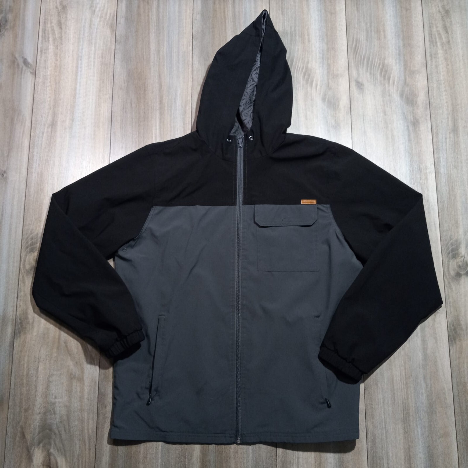 Voyager Men's Windbreaker Hooded Jacket Size Medium Gem