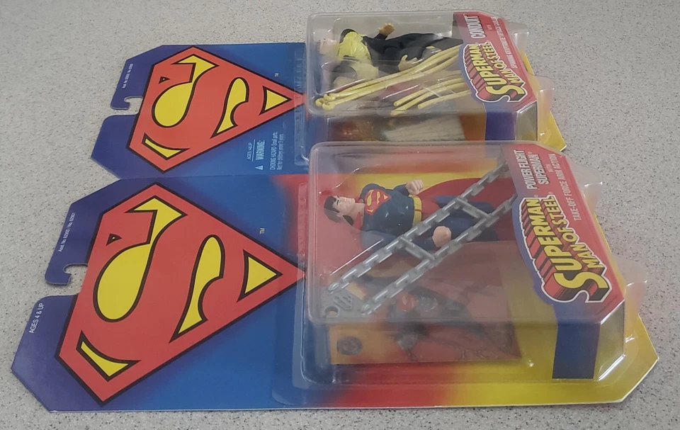 JUEGO DE DOS FIGURAS DE ACCIÓN SUPERMAN HOMBRE DE ACERO SUPERMAN Y CONDUCTO Foto 3 de 4