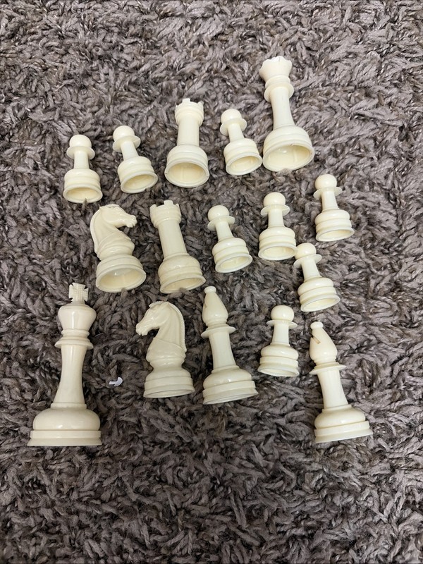 Lot (16) Vintage Milton Bradley White Plastic Chess Pieces
