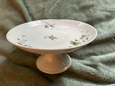 VTG Pedestal Stand With Flowers 