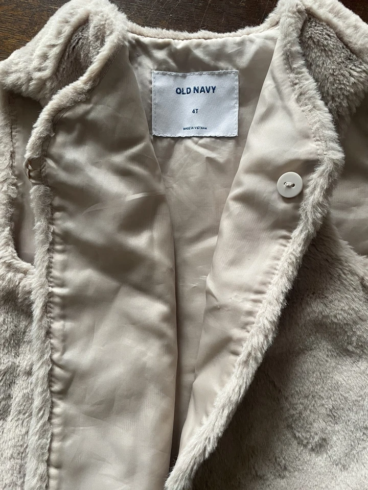 Old Navy Girls Soft Faux Fur Vest Sz 4T Very Light Pink Open Front - Image 3 of 3