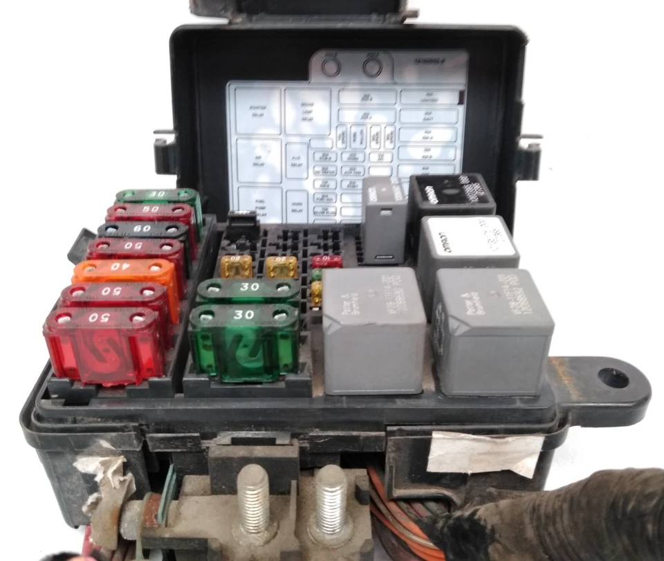 1997 GMC Sierra C1500 caixa de fusíveis 2WD compartimento do motor Chevy Silverado 1500 1998 1996 H56 - Imagem 3 de 4