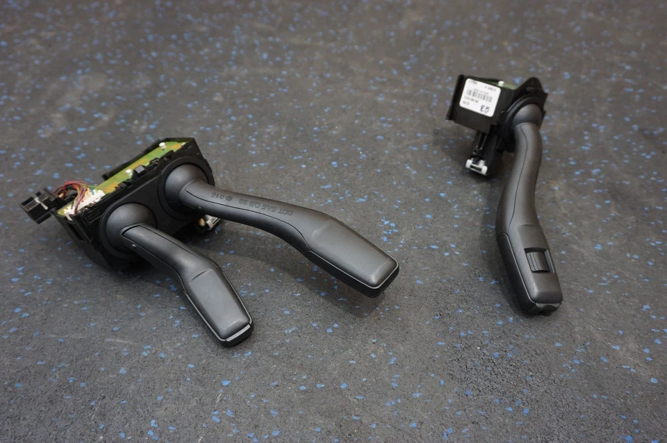 Set of 2 Turn Signal & Wiper Switch Lever 8P0953513D OEM Audi R8 Type 42 2008-09 - Image 2 of 4