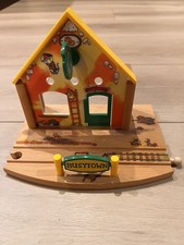 BRIO Wooden Railway Richard Scarry's Busytown Train Station