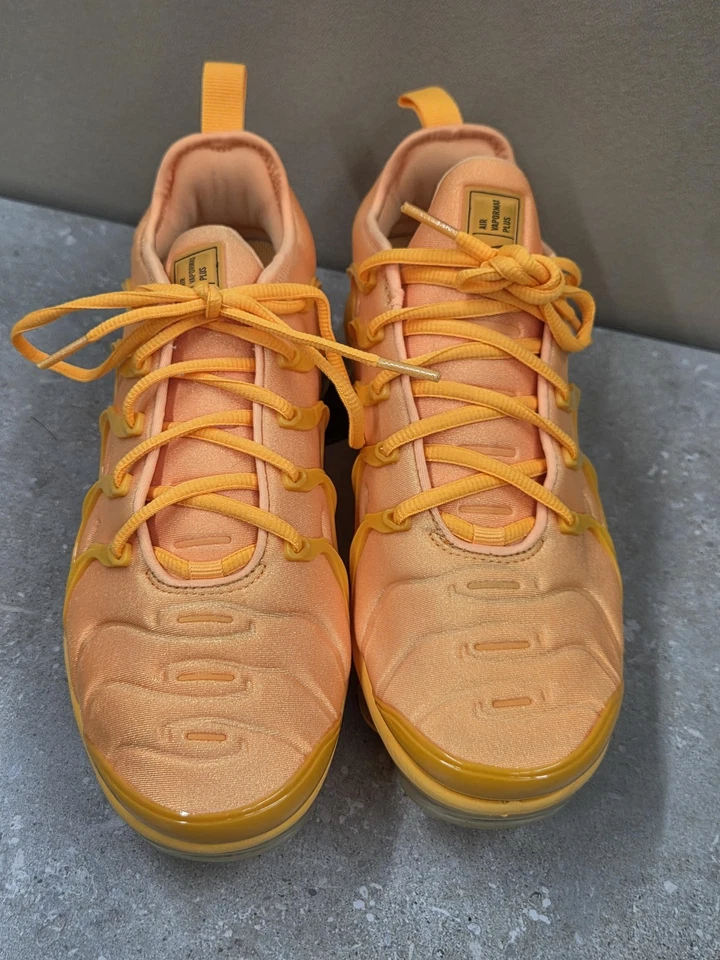Nike Air VaporMax Plus Shoes Womens Size 8 Orange Yellow CW7011-800 Sneakers Run - Image 3 of 4