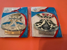 OLIMPIADI DI TORINO 2 SPILLE APERTURA CERIMONIA TORCIA CHIUSURA CERIMONIA BANDIERE PONTE NUOVO CON SCATOLA