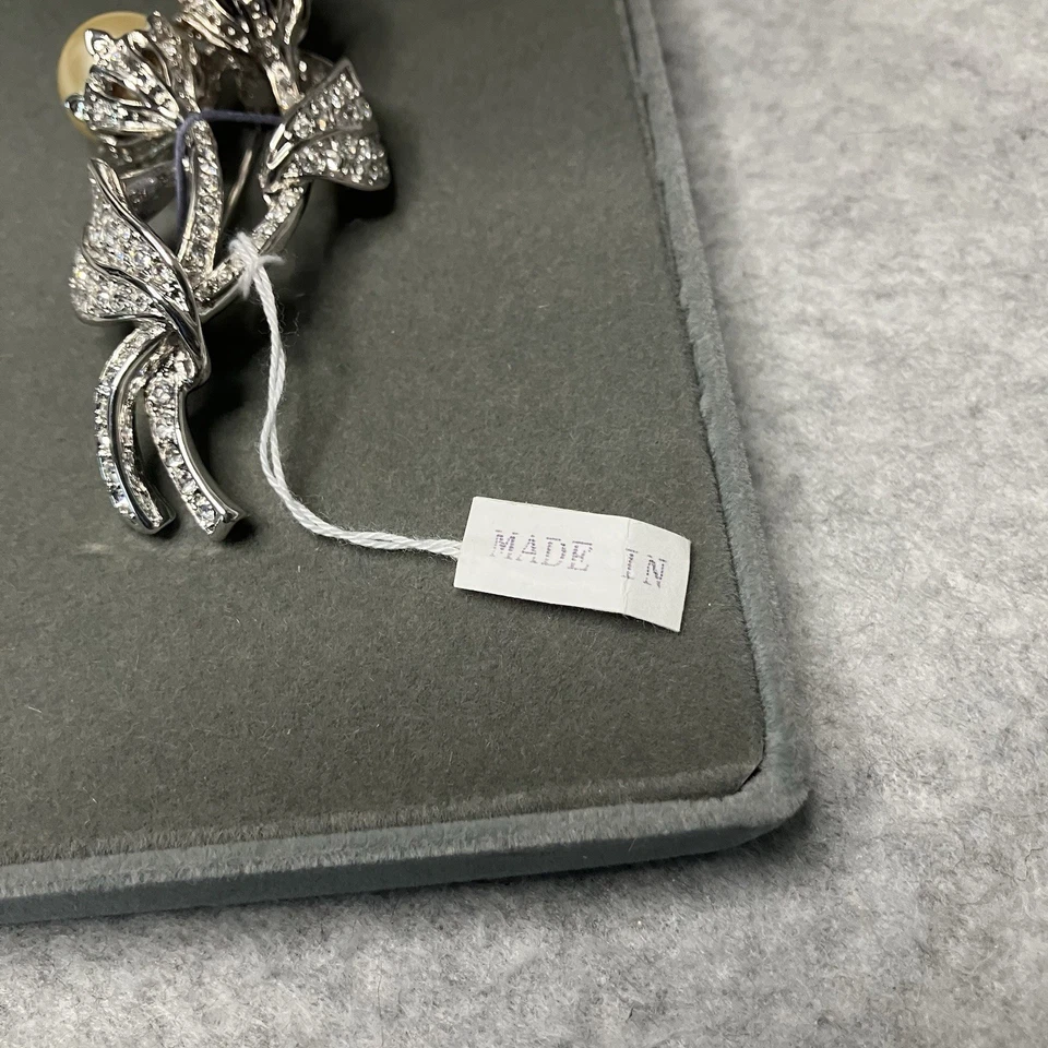Broche Flor Estrás Doble Perla Plateado Firmado Nolan Miller De Colección con Caja Foto 3 de 4