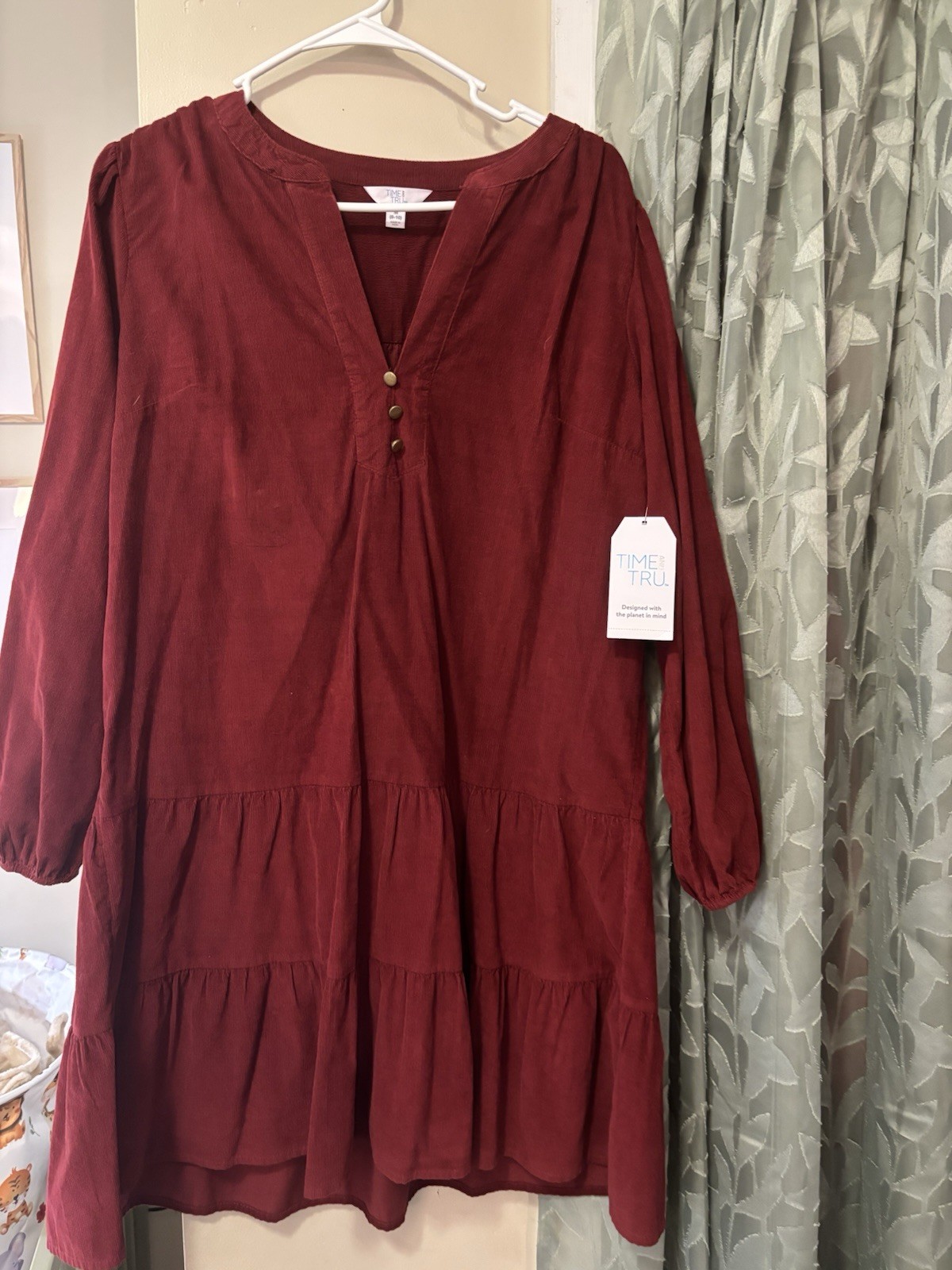 Time and Tru Burgundy Solid V-Neck 3/4 Sleeve Tiered Knee Dress M (8-10)