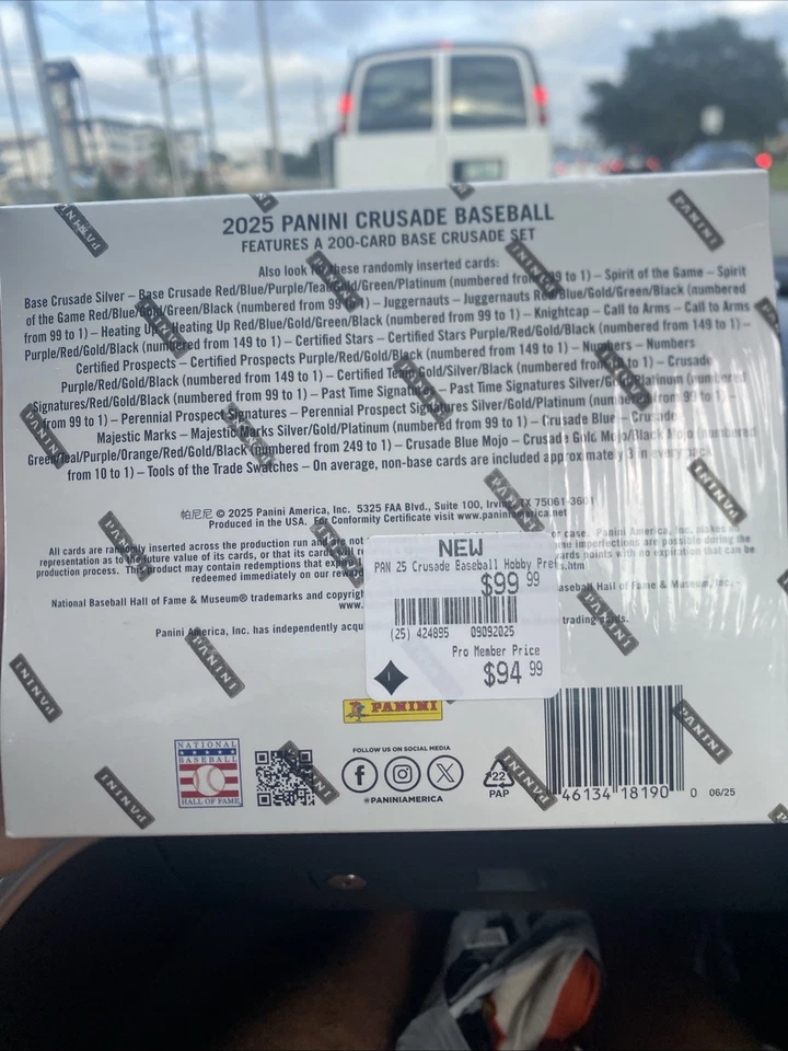 Caja premium de béisbol Panini Crusade 2025 sellada de fábrica 3 éxitos automáticos o memes  Foto 3 de 4