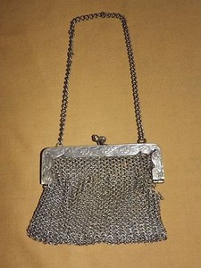 VINTAGE 1910 GERMAN SILVER CHAIN  PURSE NEEDS REPAIR