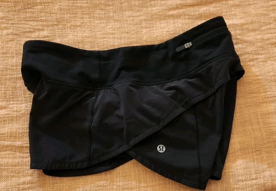 Pantalón Corto Lululemon Speed Up Tiro Bajo Forrado 2.5 en Negro! Talla 4 Foto 4 de 4