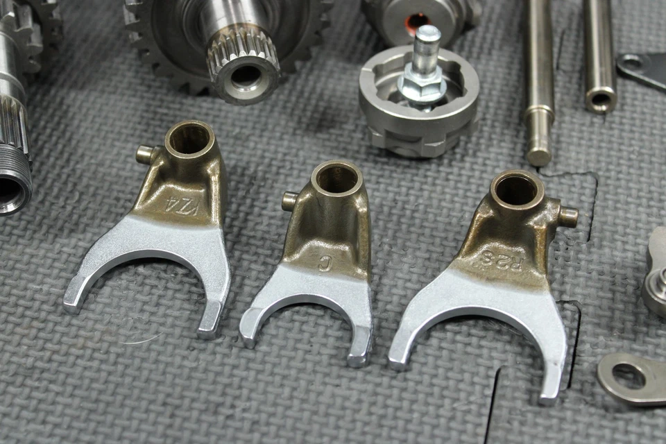 2005 HONDA CR125R OEM ТРАНСМИССИЯ ДВИГАТЕЛЯ TRANNY ШЕСТЕРНИ ПЕРЕКЛЮЧЕНИЕ ВИЛКИ БАРАБАННЫЕ ВАЛЫ - Изображение 2 из 4