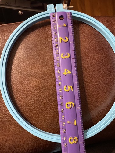 VTG - Embroidery Hoops - Wood, Metal and Plastic, Lot Of 7! - Picture 6 of 11