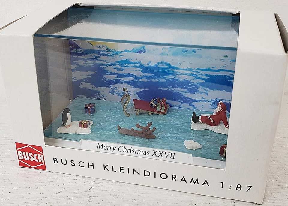 BUSCH HO 1/87 Scale Santa Claus Floating On Ice w/Sled, Penguin, Deer & Gifts - Image 4 of 4