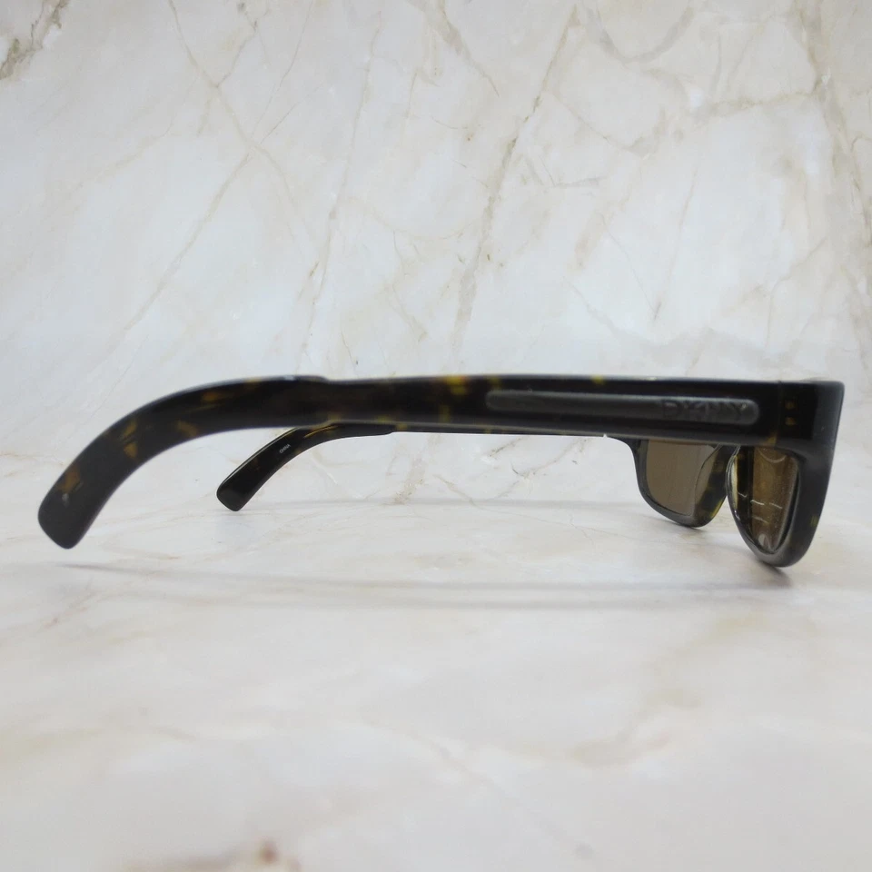 Óculos de sol feminino Dkny armação 7818S 215 aro completo tartaruga retangular 54-15-135 - Imagem 3 de 4