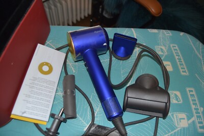 DYSON Supersonic Azur mit Echtgoldauflage + Glättungszusatz 599,--