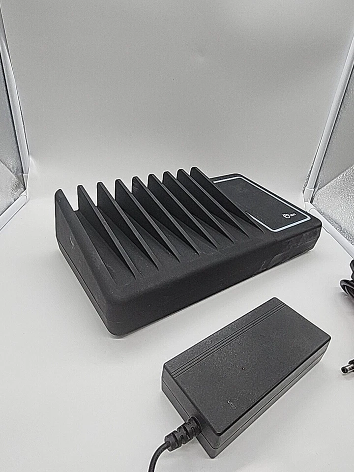 Estación de Carga USB Inteligente SIIG 90W 10 Puertos - Cubierta Acolchada y Luz Ambiental LED Foto 2 de 4